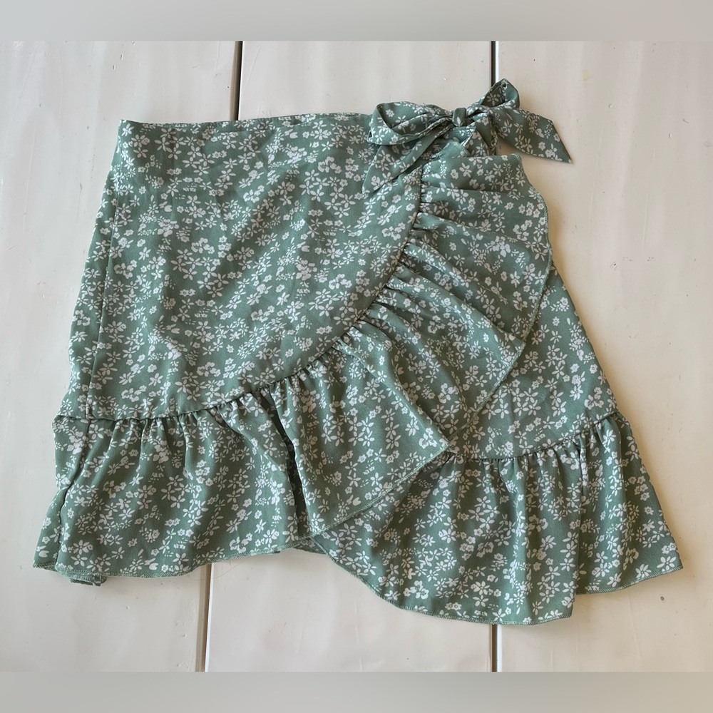 Green floral wrap mini skirt